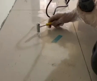庆云瓷砖开裂维修公司专业分享瓷砖在铺贴前如果没有沥干水分，将会导致以下问题